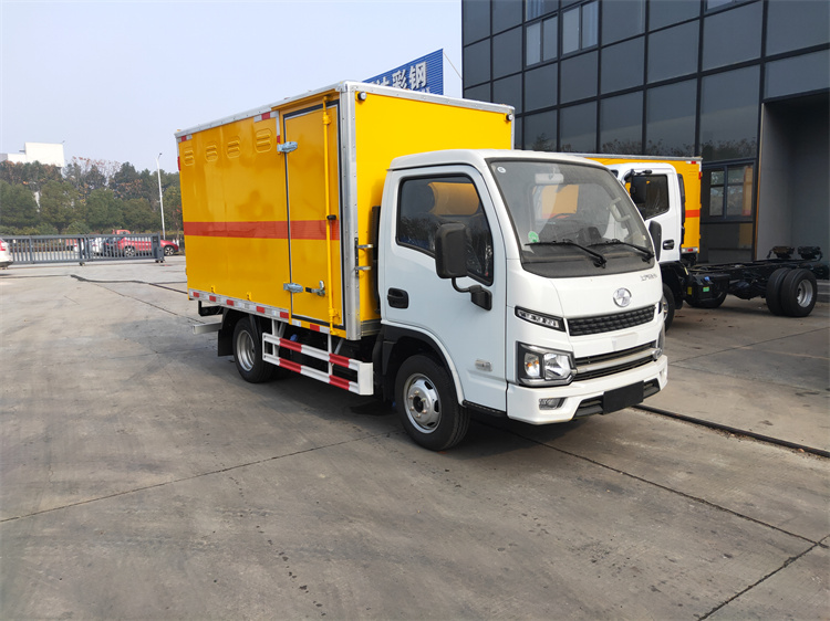 躍進(jìn)福運(yùn)小型炸藥運(yùn)輸車