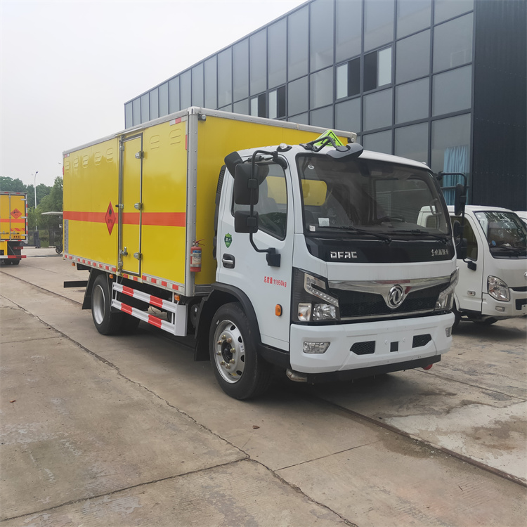 東風(fēng)福瑞卡7噸爆破器材運(yùn)輸車(chē)