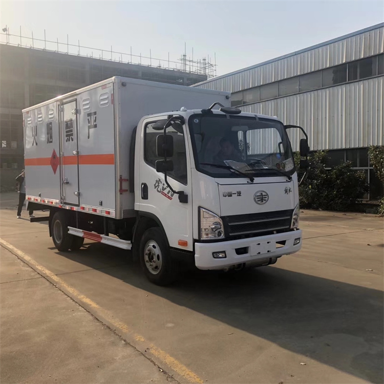 解放爆破器材運(yùn)輸車(chē)