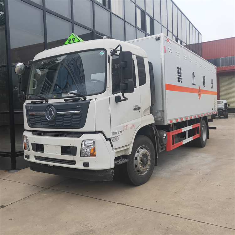 東風(fēng)天錦易燃液體廂式運輸車
