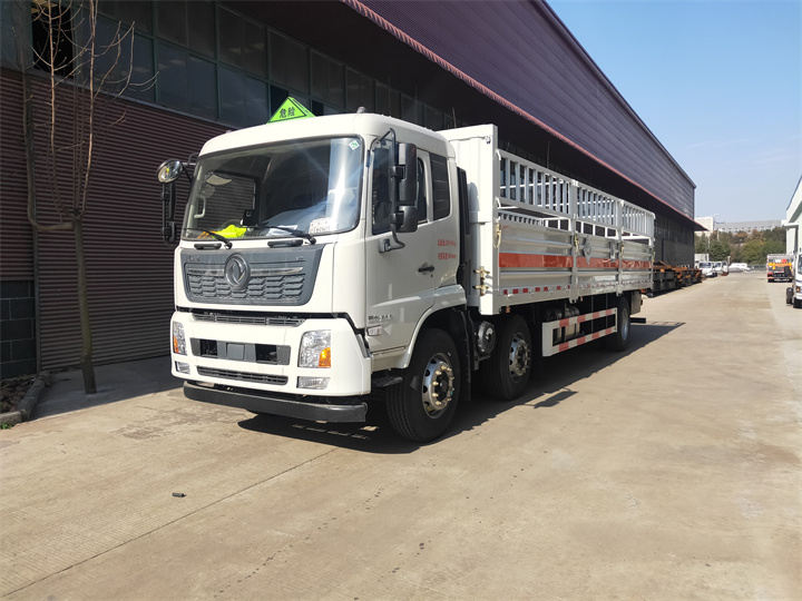 東風(fēng)天錦小三軸氣瓶運(yùn)輸車詳細(xì)參數(shù)