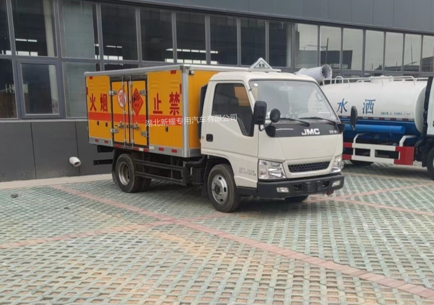 礦用3噸炸藥運(yùn)輸車(chē)|礦山用途爆破器材運(yùn)輸車(chē)|濕式制動(dòng)爆材車(chē)